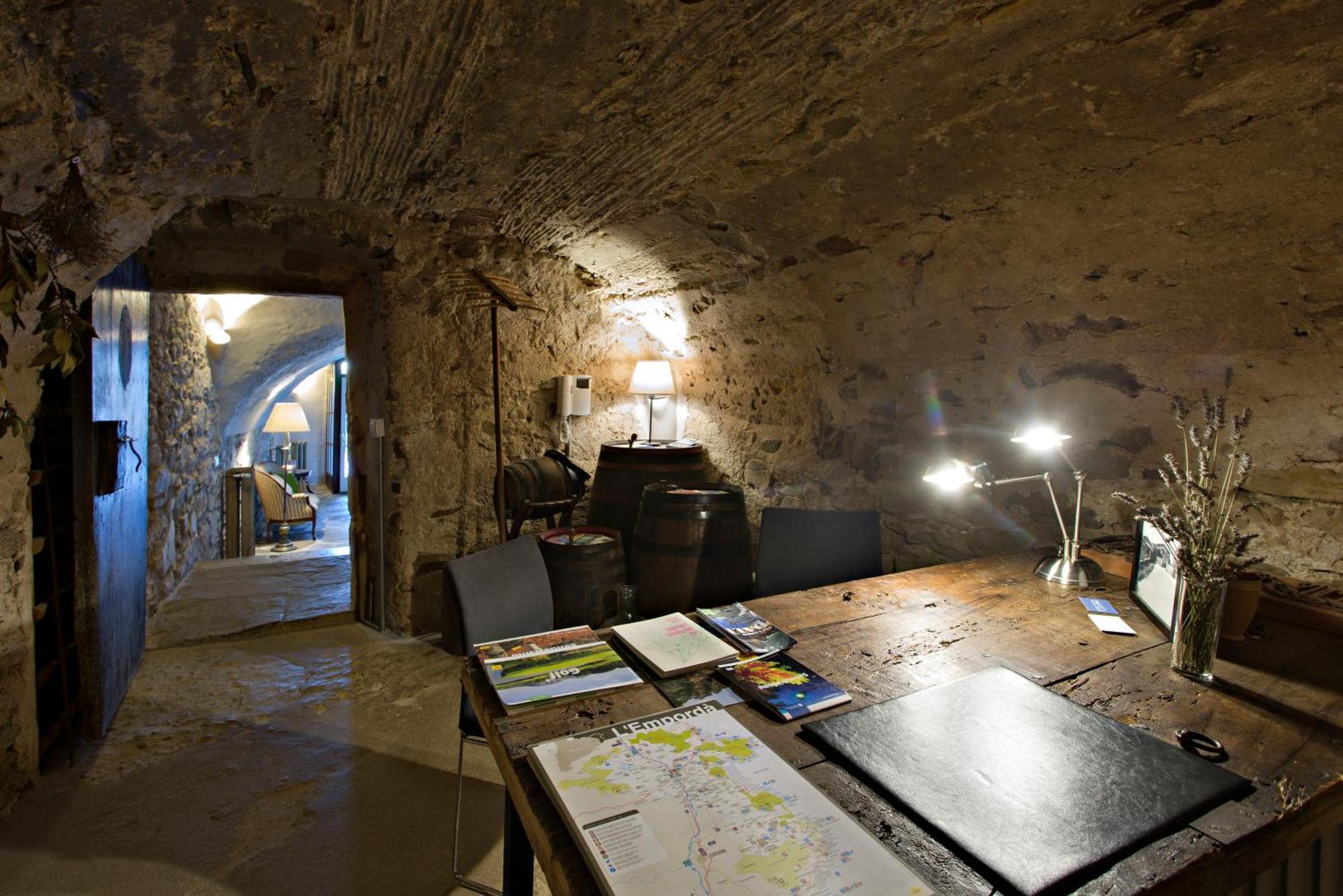 Encis D'Emporda -Adults Only- Guest House Casavells ภายนอก รูปภาพ